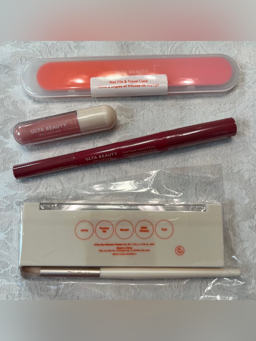 Ulta Beauty Collection Makeup Gift Set NWT - Picture 2 of 7